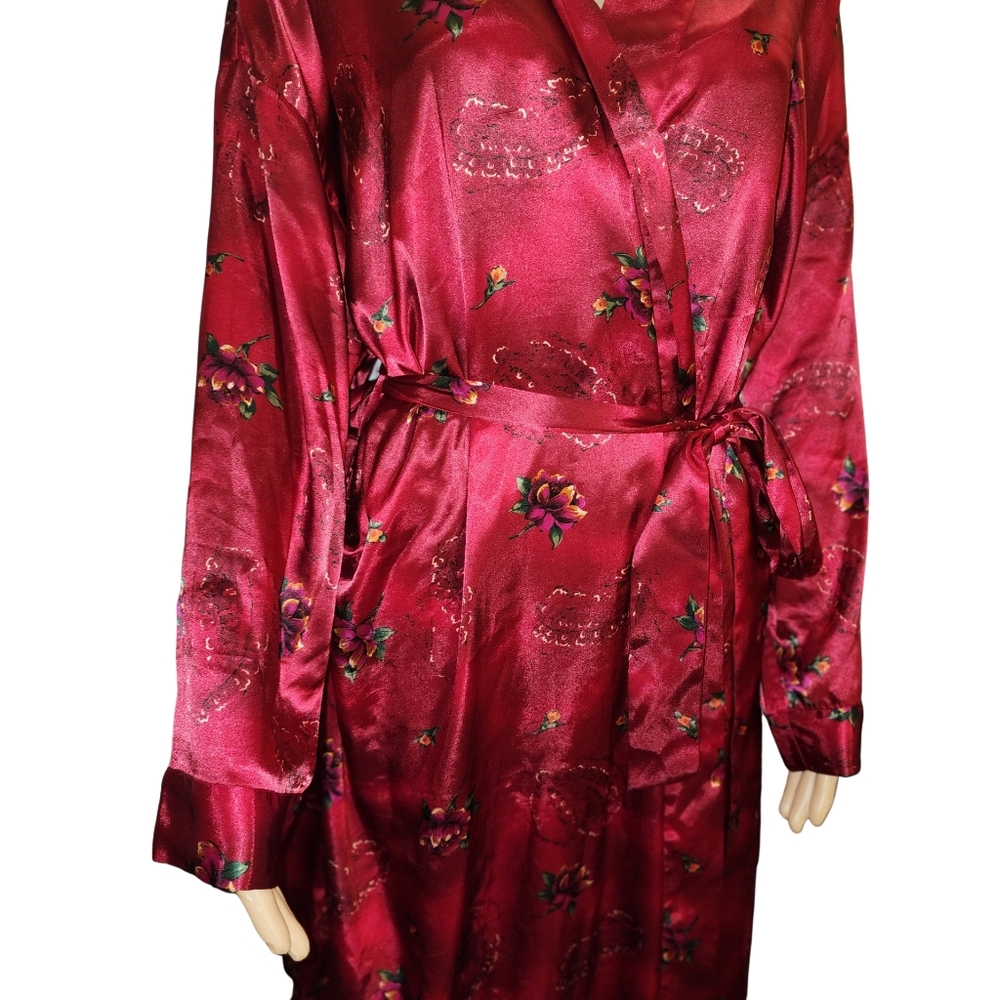 Women's Robe & Gown - Picture 2 of 14